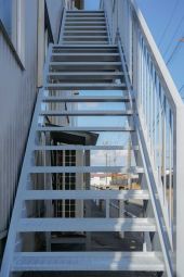 新潟市南区の成形工場様、鉄骨階段の溶接補修・修繕・塗装